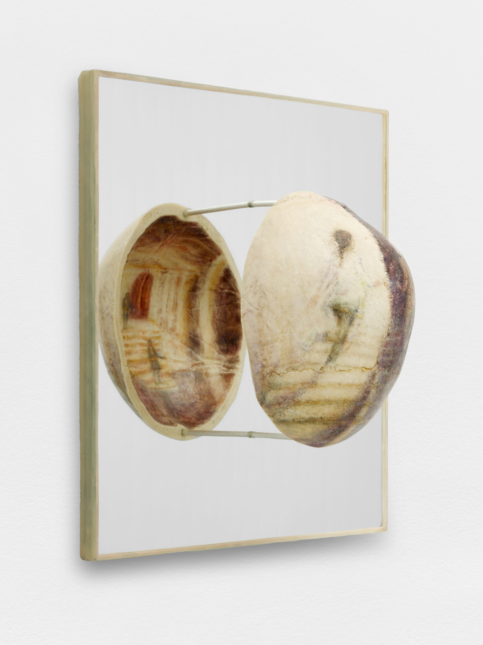 Peinture sur crâne et disparition : Helmut Stallaerts réactive la mort